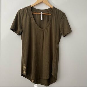 Babaton | Aritzia Pima Cotton Blend V-Neck Rounded Hem Short Sleeves Tee
